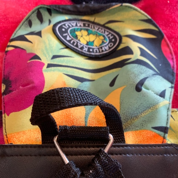 Backpack 🎒 - Picture 2 of 3